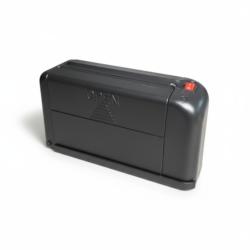 La zone "Open" permet d'accéder au réceptacle des piles électriques du piège