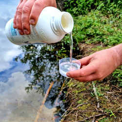 Doseur permettant d'appliquer précisément le ZANZARA 1L pour empêcher la prolifération des moustiques dans les eaux stagnantes.