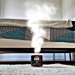 FUMICHOC, fumigène anti punaise de lit, diffusion de la fumée sèche insecticide dans une chambre.